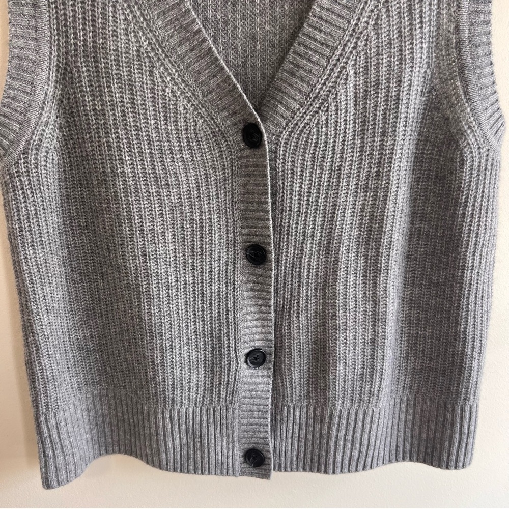 Quince Gray Ribbed V-Neck Button Front Sleeveless Cardigan - Picture 4 of 6